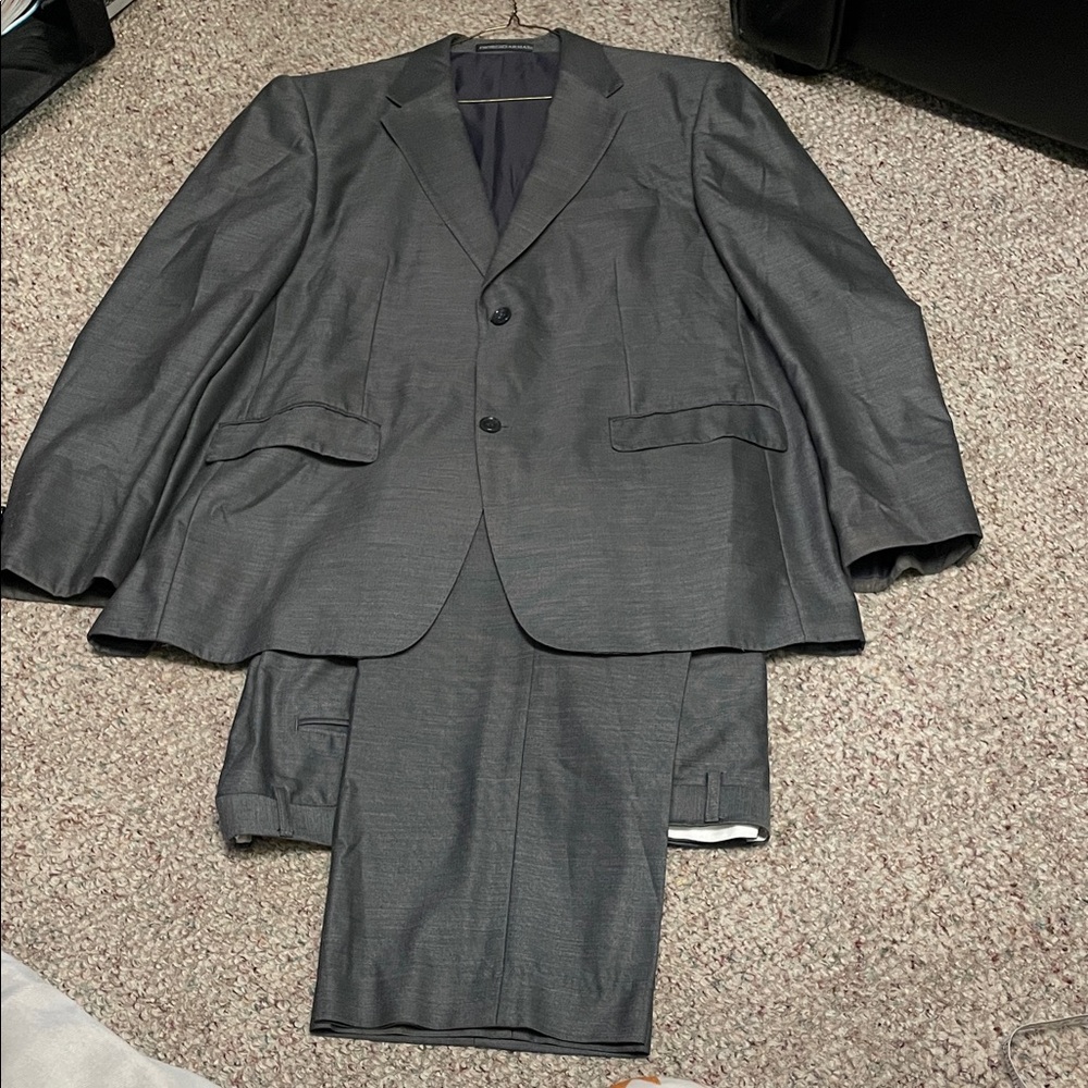 Giorgio Armani Classic Gray Men's 2 pc dress Suit- beautiful cut
